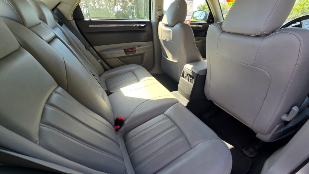 2006 Chrysler 300C V8 5.7L HEMI $110PW NO DEPOSIT Finance