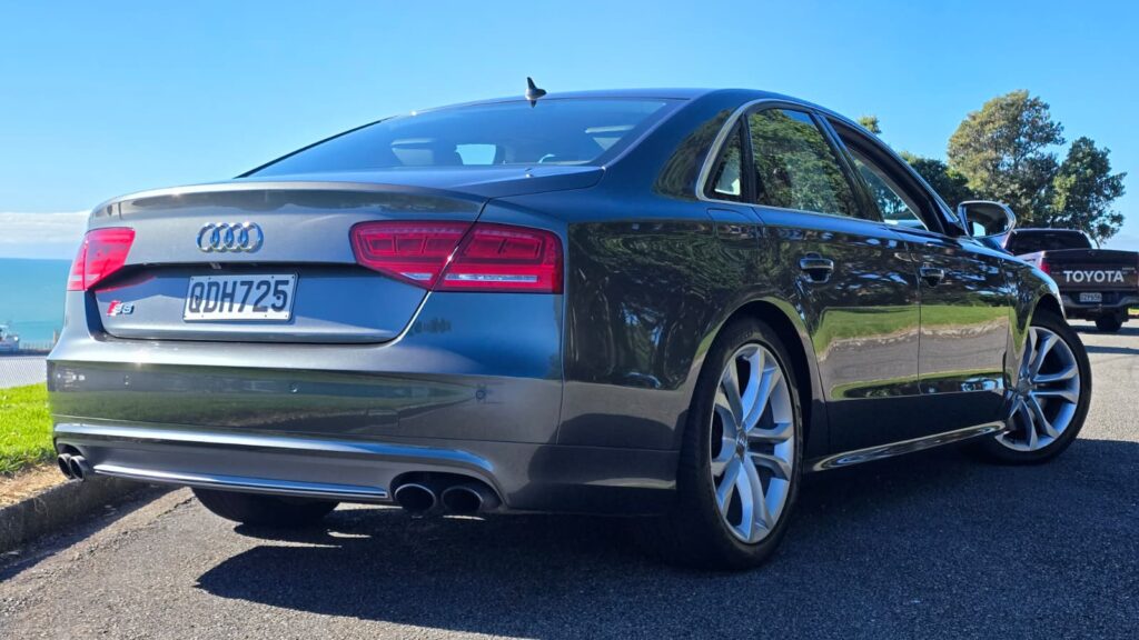 2012 AUDI S8 TWIN TURBO V8 Luxury Cruiser