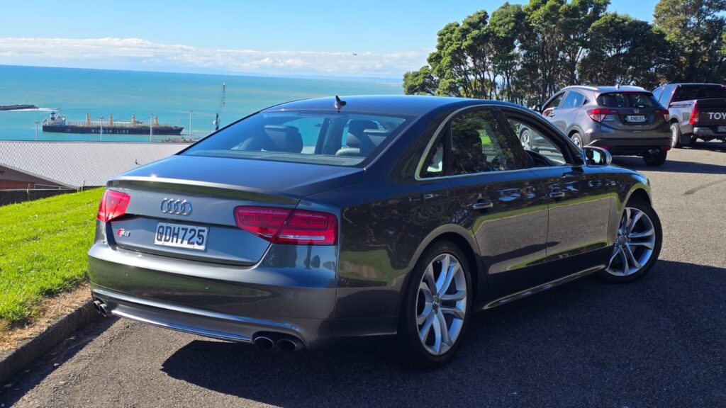 2012 AUDI S8 TWIN TURBO V8 Luxury Cruiser