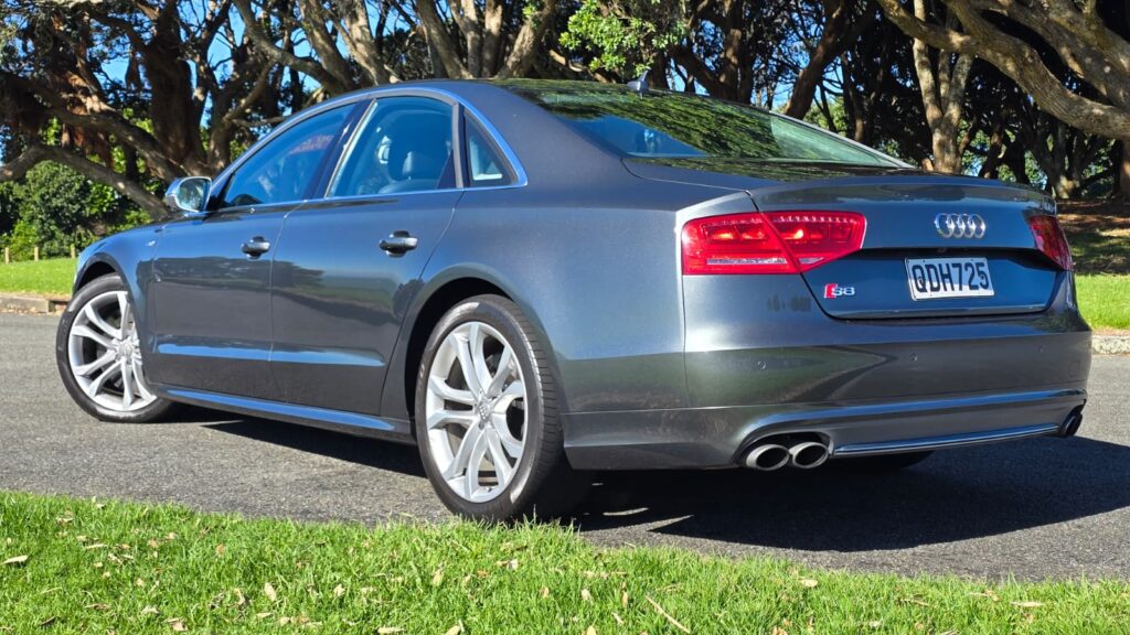 2012 AUDI S8 TWIN TURBO V8 Luxury Cruiser
