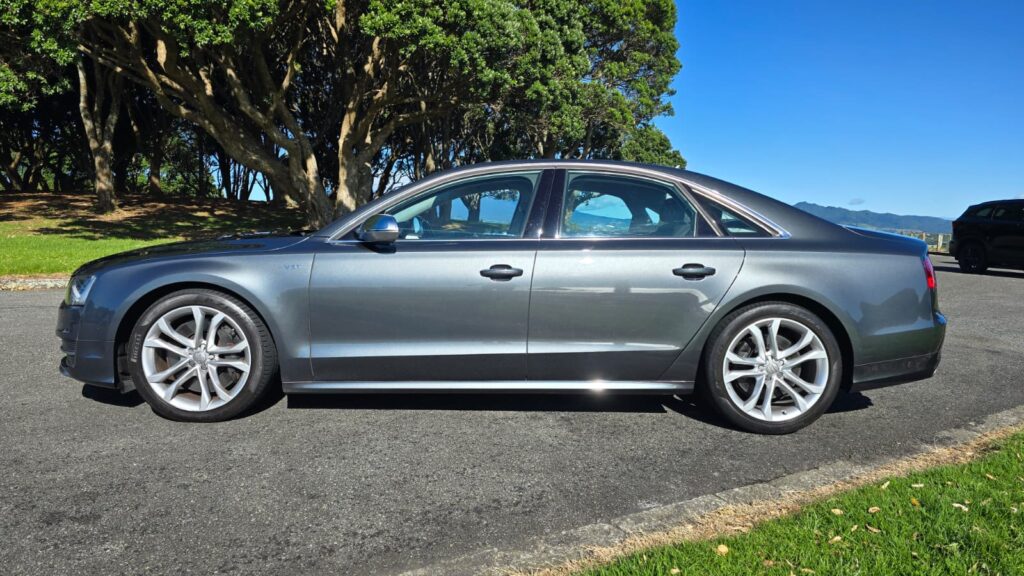 2012 AUDI S8 TWIN TURBO V8 Luxury Cruiser
