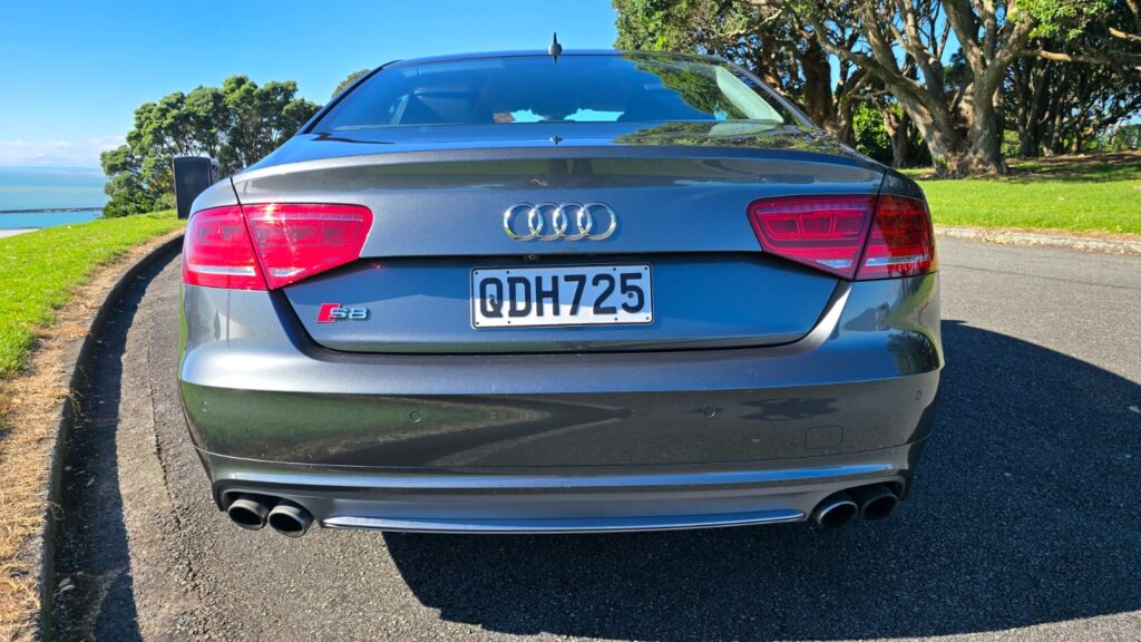 2012 AUDI S8 TWIN TURBO V8 Luxury Cruiser