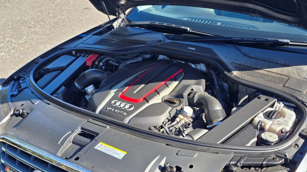2012 AUDI S8 TWIN TURBO V8 Luxury Cruiser