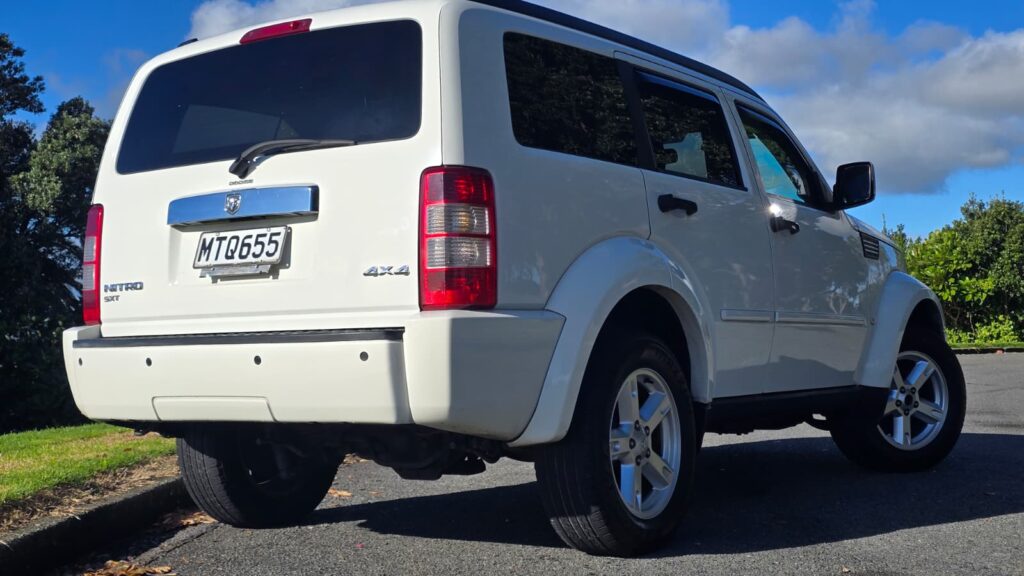 2007 Dodge NITRO 4X4 Beastly SUV Excellent condition
