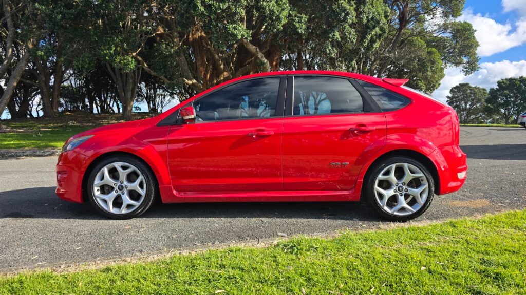 2010 Ford Focus XR5 TURBO - POCKET ROCKET!