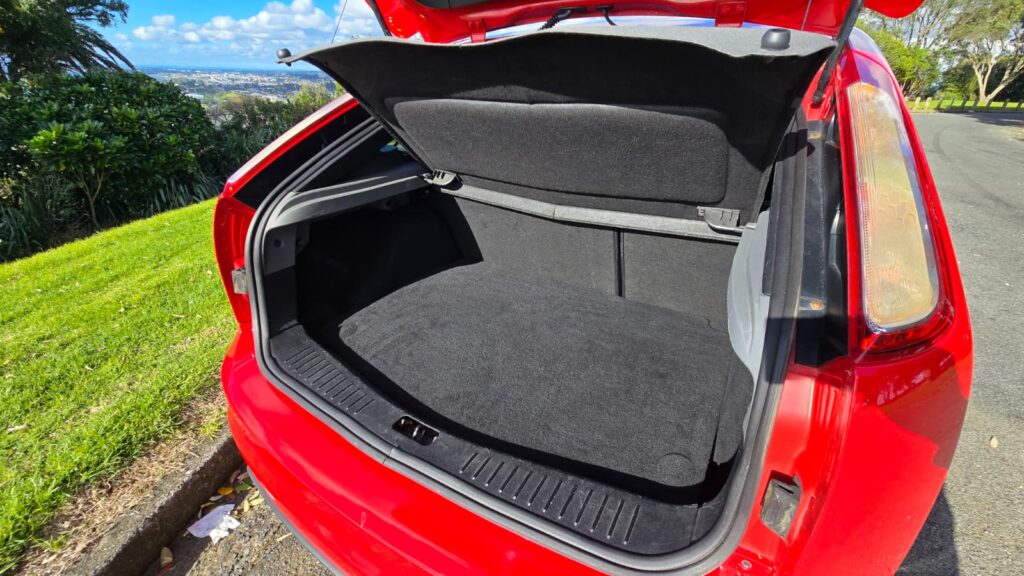 2010 Ford Focus XR5 TURBO - POCKET ROCKET!