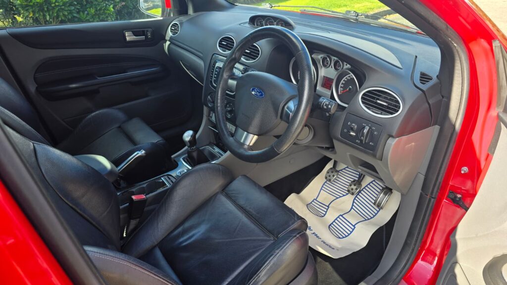2010 Ford Focus XR5 TURBO - POCKET ROCKET!