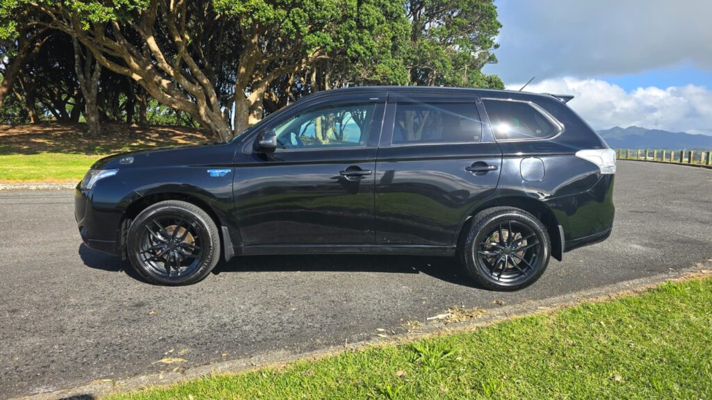 2013 Mitsubishi Outlander PHEV $85PW NO Deposit Finance