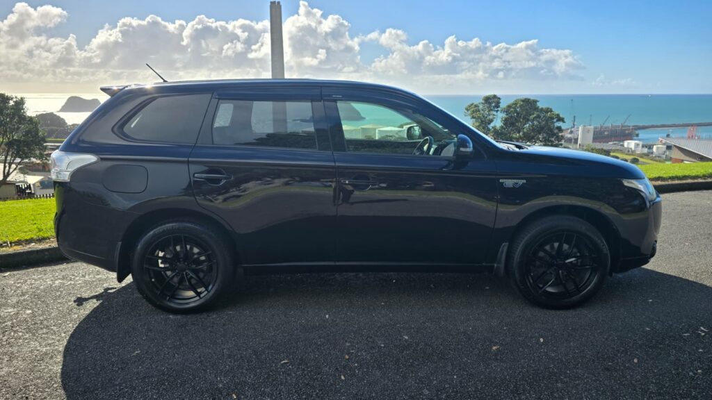2013 Mitsubishi Outlander PHEV $85PW NO Deposit Finance