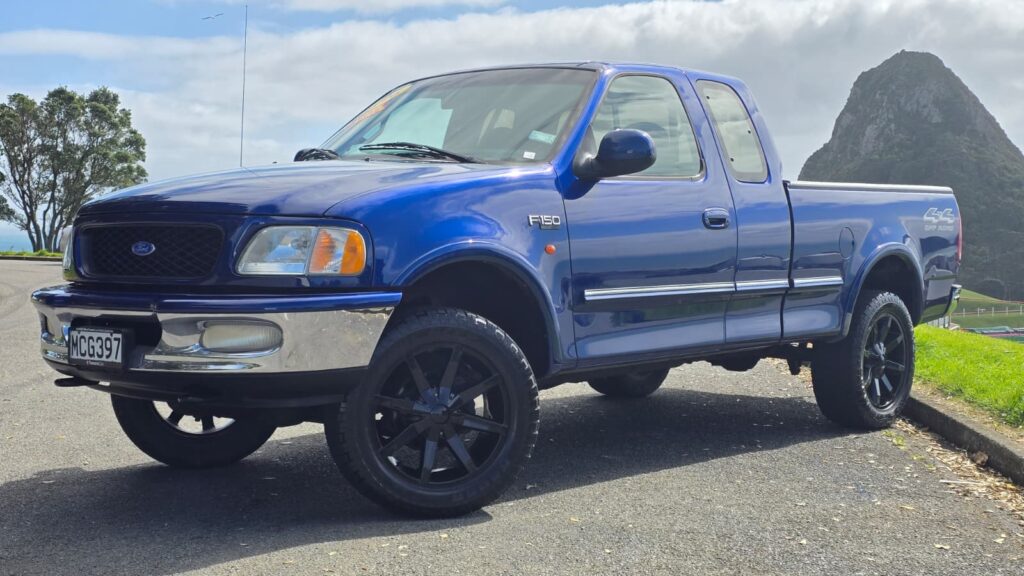 1996 Ford F150 4x4 V8 low miles