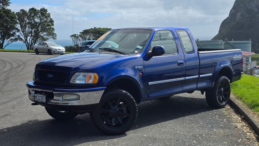 1996 Ford F150 4x4 V8 low miles