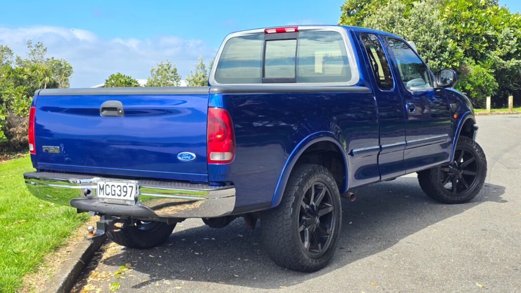 1996 Ford F150 4x4 V8 low miles