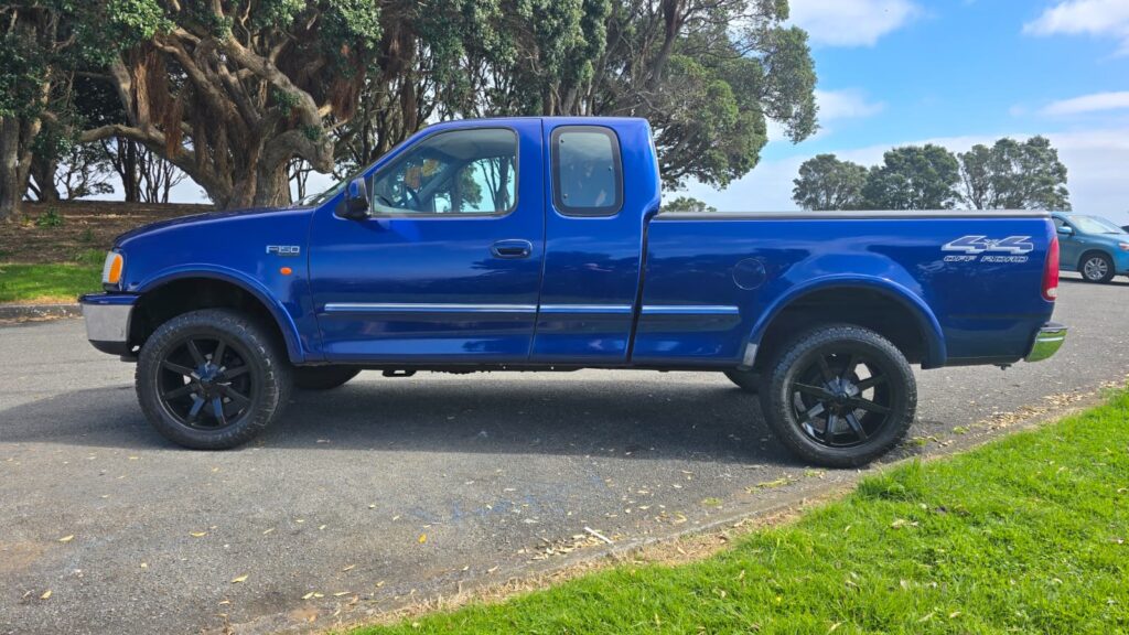 1996 Ford F150 4x4 V8 low miles