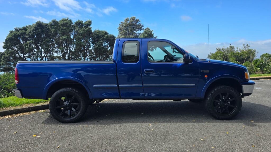 1996 Ford F150 4x4 V8 low miles