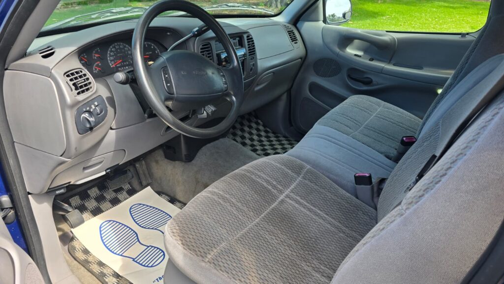 1996 Ford F150 4x4 V8 low miles